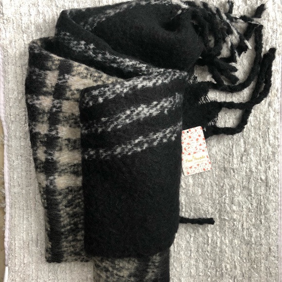 🆕NWT FREE PEOPLE GEMINI Plaid blanket Camel Black - Picture 8 of 9